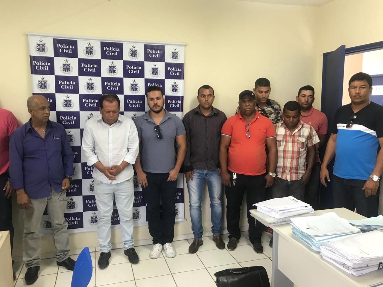 Photo of a apprehended criminal gang standing in police station