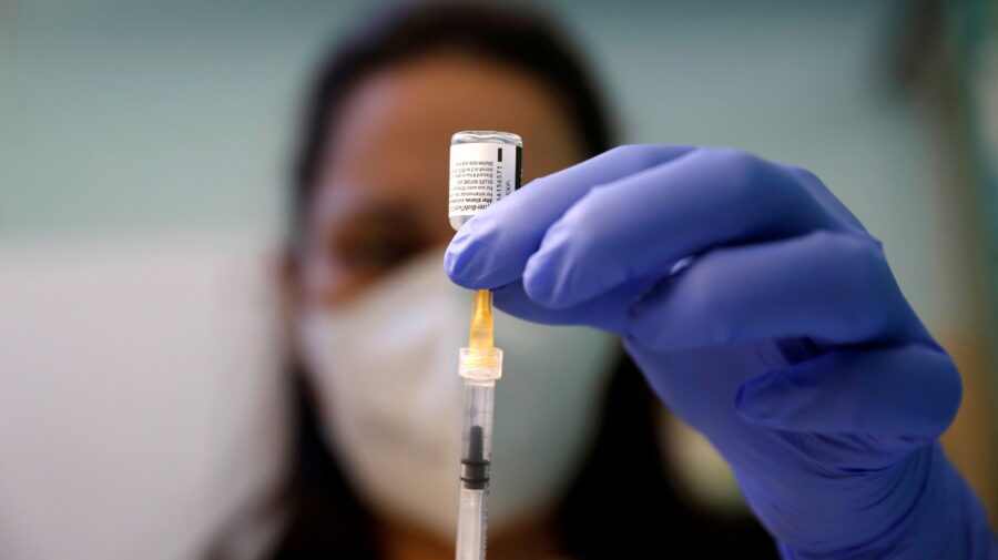 A health care worker prepares a dose of the Pfizer-BioNTech coronavirus disease (COVID-19) vaccine at a vaccination centre in Rome, Italy, January 27, 2021. REUTERS/Yara Nardi/File Photo